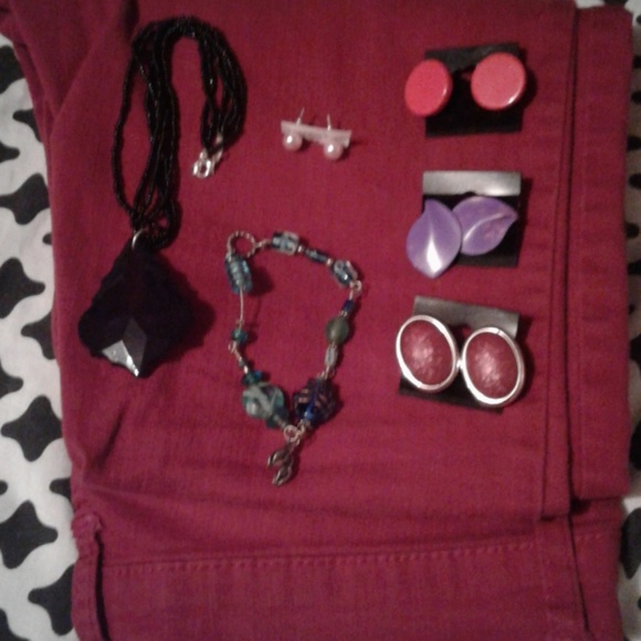 Earrings and necklaces - Picture 1 of 1